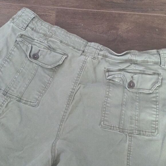 Market & Spruce Olive Green Shorts size 18W Petite - Picture 10 of 10
